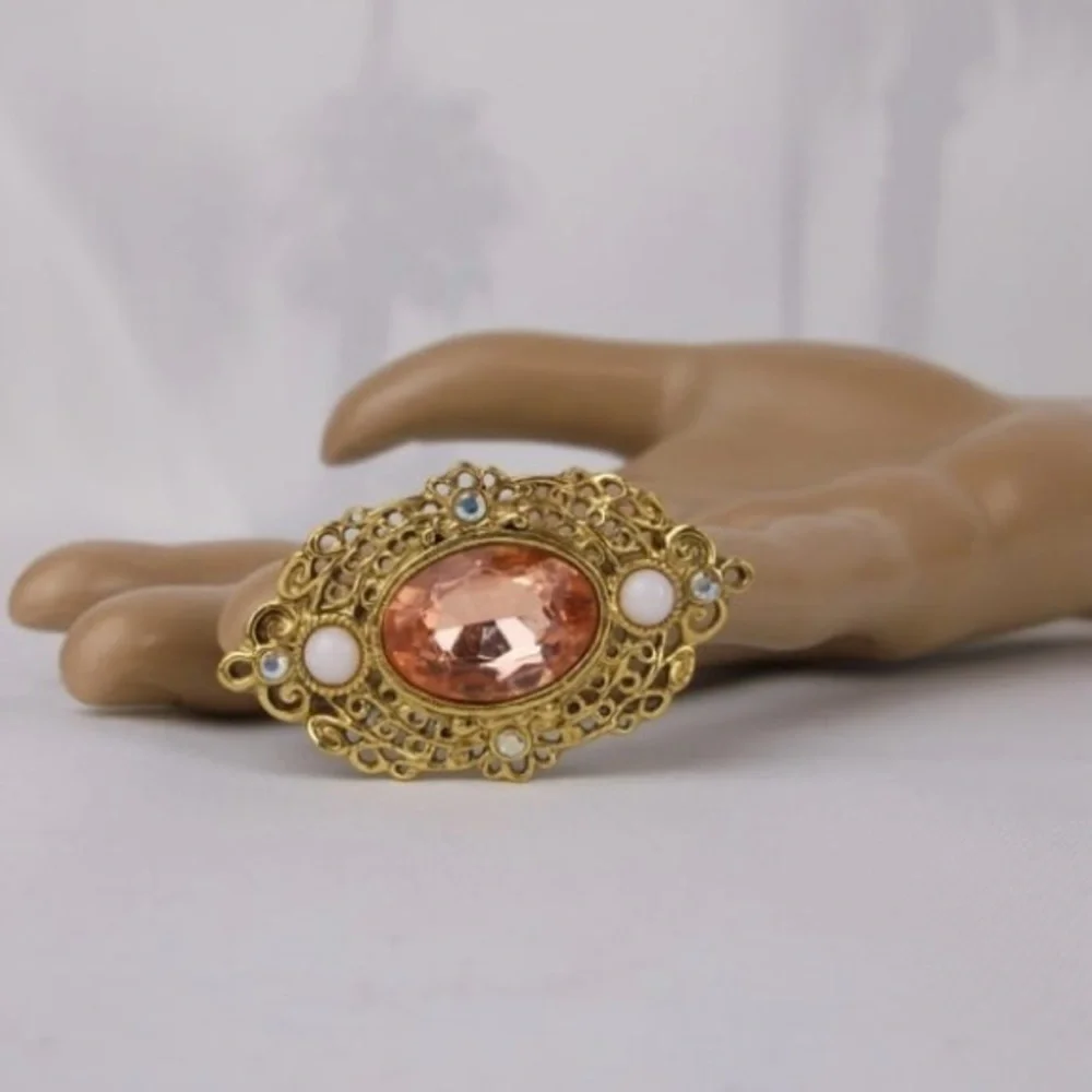 Vintage Gold Tone‎ Filigree Rhinestone Brooch